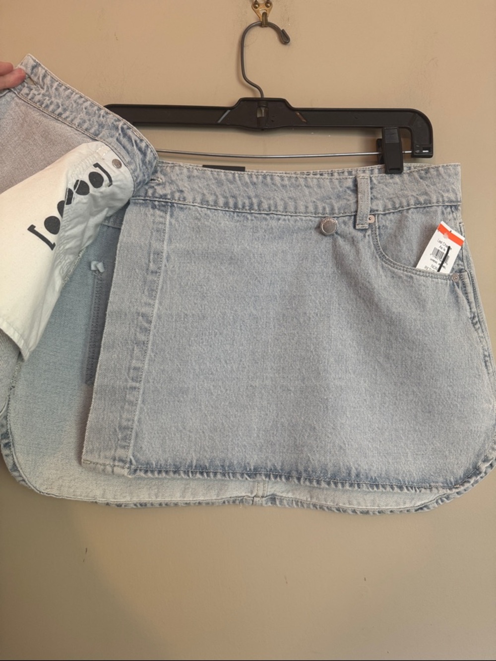 NWT- BLANKNYC Denim Wrap Mini Skirt, Tea Break, Size 27 - Picture 9 of 12